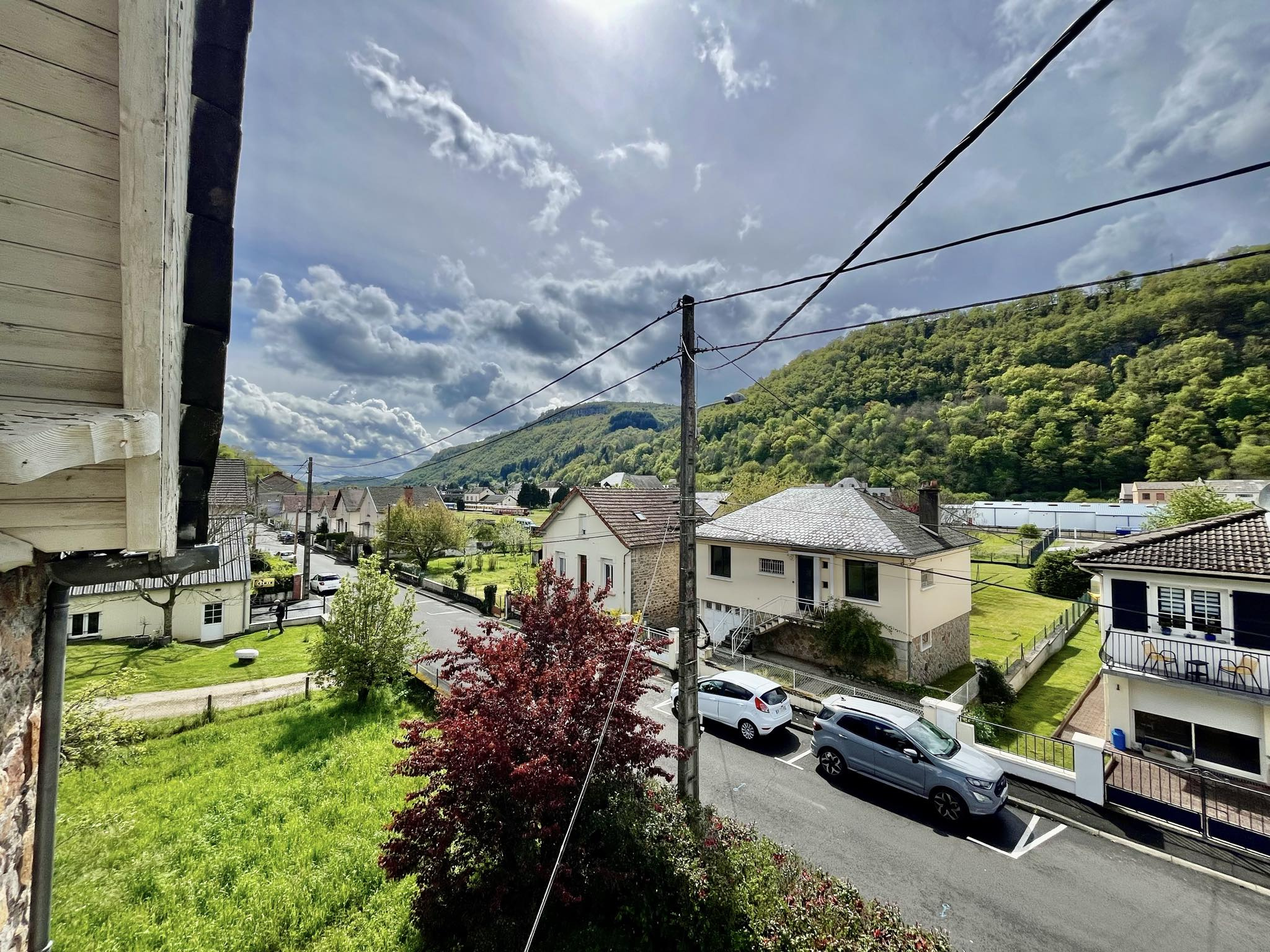 A RÉNOVER : Maison de ville sur terrain