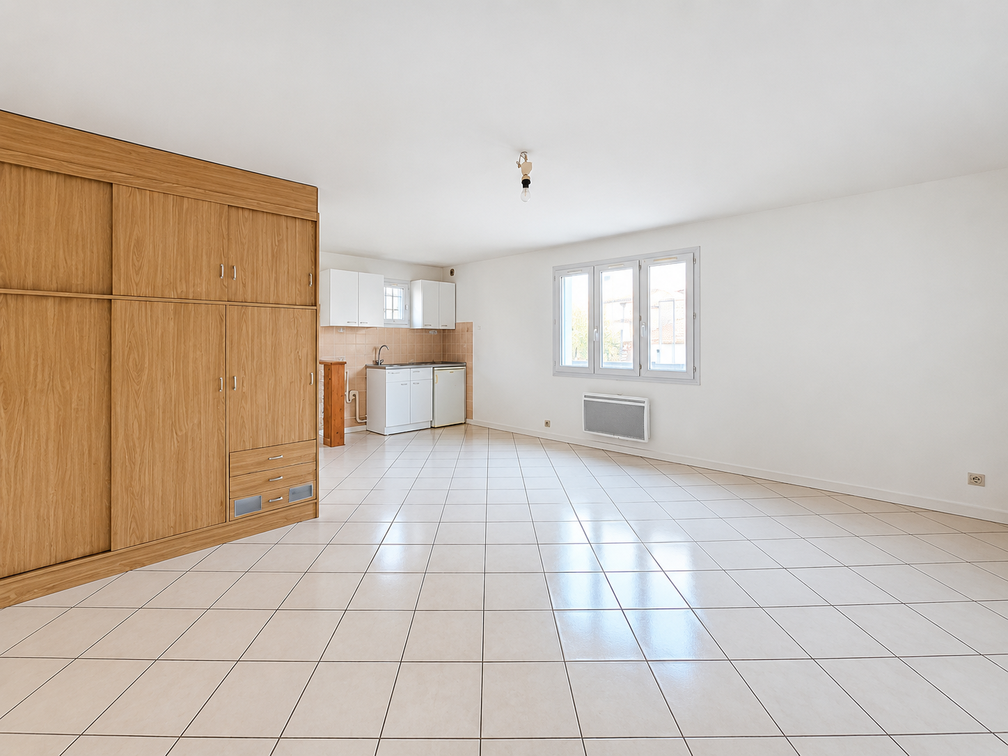 APPARTEMENT LUMINEUX AVEC PARKING PRIVATIF - PUSSAY